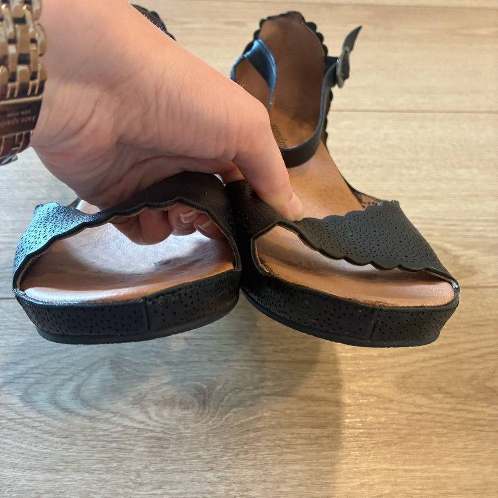 Sundance Black Leather Perforated Cutout Wedge Heeled Sandal Size 40/
Sz 9 - Picture 5 of 12
